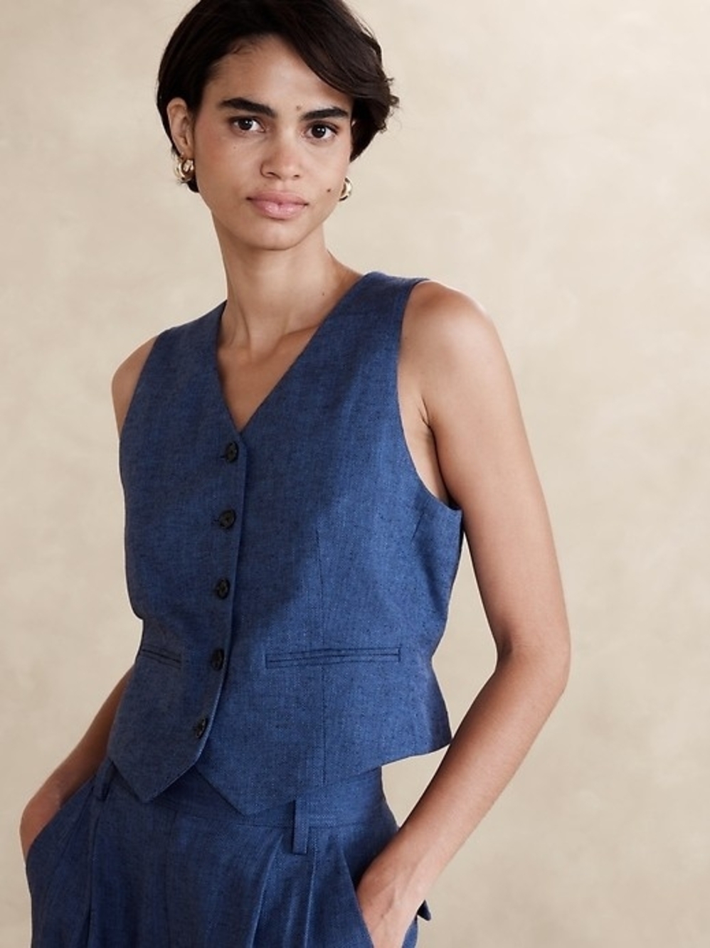 Banana Republic Linen Blend Tailored Sleeveless Button-Front Vest in Blue
